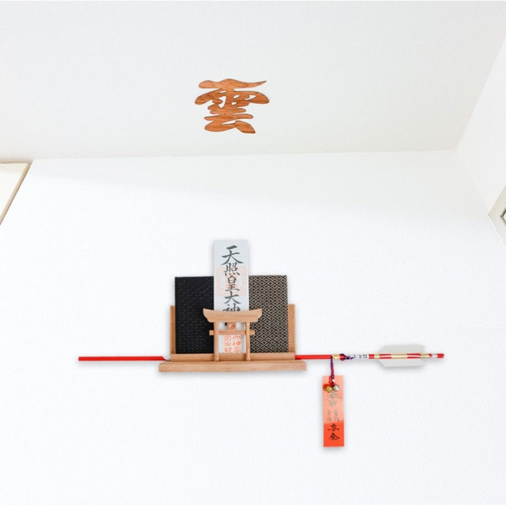 雲 雲板 15×14cm 屋久杉 神棚 神具 屋久島産 神木 切り文字 簡単 貼って はがせる 粘着ガム付き 世界遺産 天井貼付け 天然木 千寿 やくすぎ