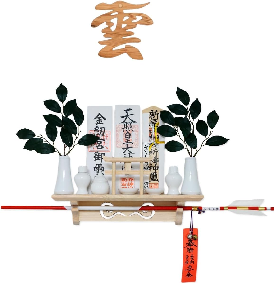 [ さくら禅 ] 棚型 モダン 神棚 祥雲 鳥居付き 白松 壁掛け お札立て 簡単取り付け 穴が目立たない 棚板 神具 お守り飾り 破魔矢置き 明神鳥居 (屋久杉の雲板・水晶装飾 付き)